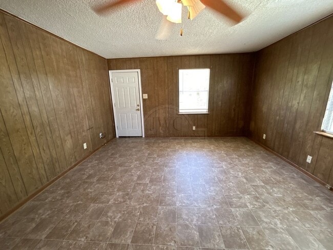 Building Photo - 1315 Jefferies, Killeen