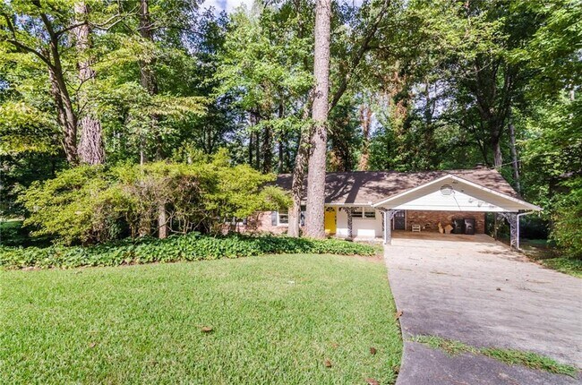 Building Photo - 6670 Castleton Dr NW