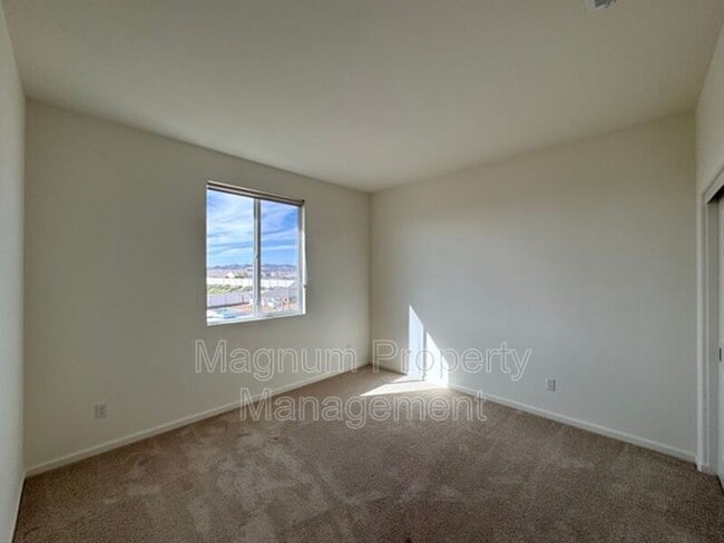 Building Photo - 31310 Reserve Dr