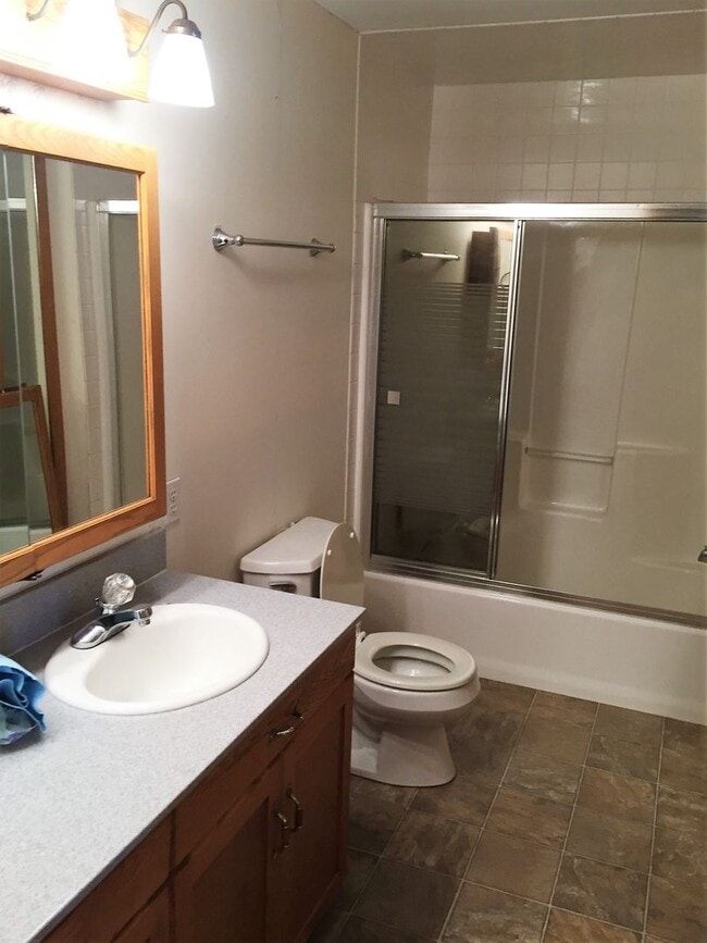 Building Photo - 516 N Willson Ave