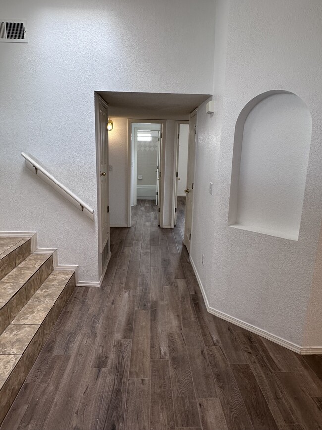 Building Photo - 12100 Dos Rios Dr