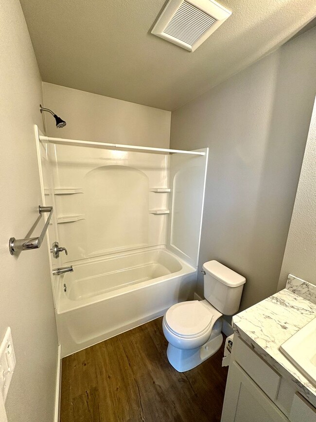 Building Photo - 2 Bedroom 2.5 Bathroom Duplex in the Annaf...