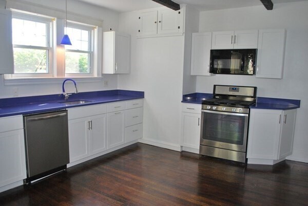 Building Photo - 102 Lothrop St