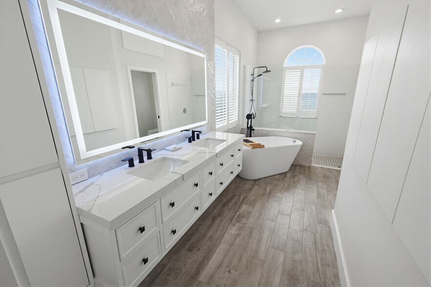 Building Photo - 4423 Shark Dr