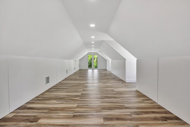 Building Photo - 7693 Steeplechase Dr
