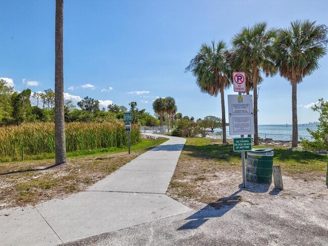 Building Photo - 5002 W Idaho St