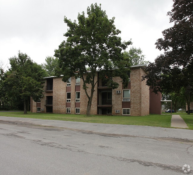 Carolyn Courts Apartments 77 Clinton St New York Mills NY 13417