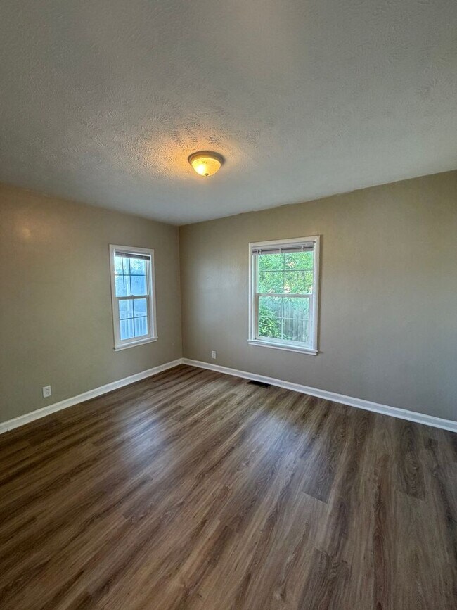 Building Photo - 137 Highland Ave
