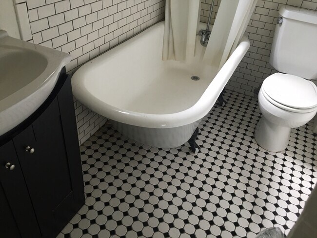 Bathr - 1732 Kent St