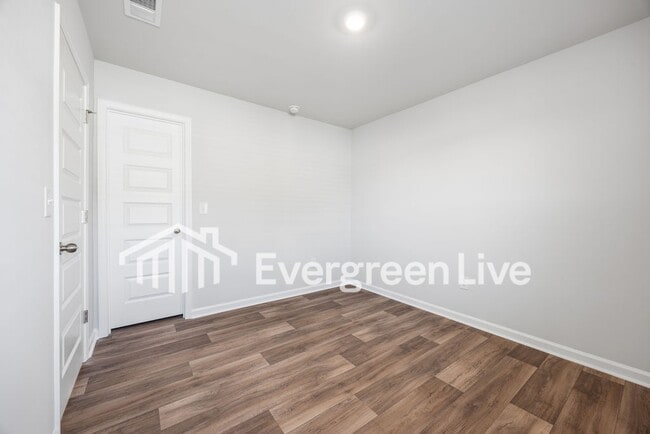 Building Photo - 1302 Willow Oaks Wy