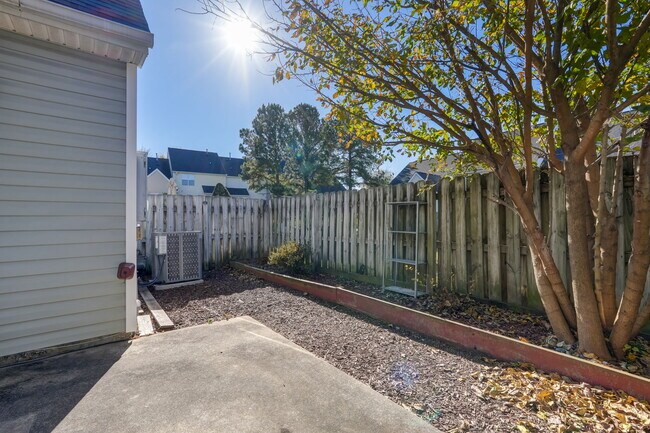 Building Photo - 35 Cambridge Oak Cir