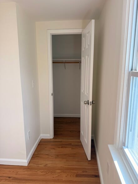 Building Photo - 173 Fairview Ave