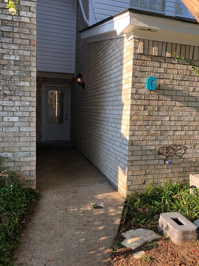 Building Photo - Azalea Terrace Townhome