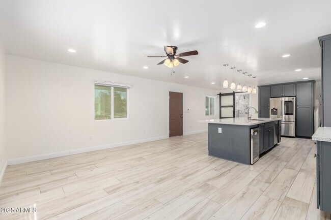 Building Photo - 2056 W Dobbins Rd