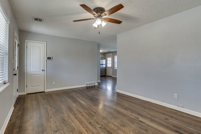 Building Photo - Three bed home in the heart of The Village