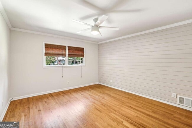 Building Photo - 190 Thompson Pl