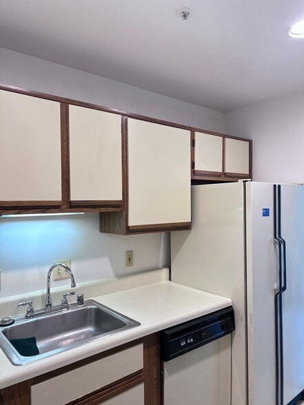 Building Photo - 18411 Guildberry Dr