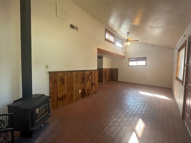 Building Photo - Pleasant 2 Bedroom 1 Bathroom Home In The Monkbridge Gardens Neighborhood!