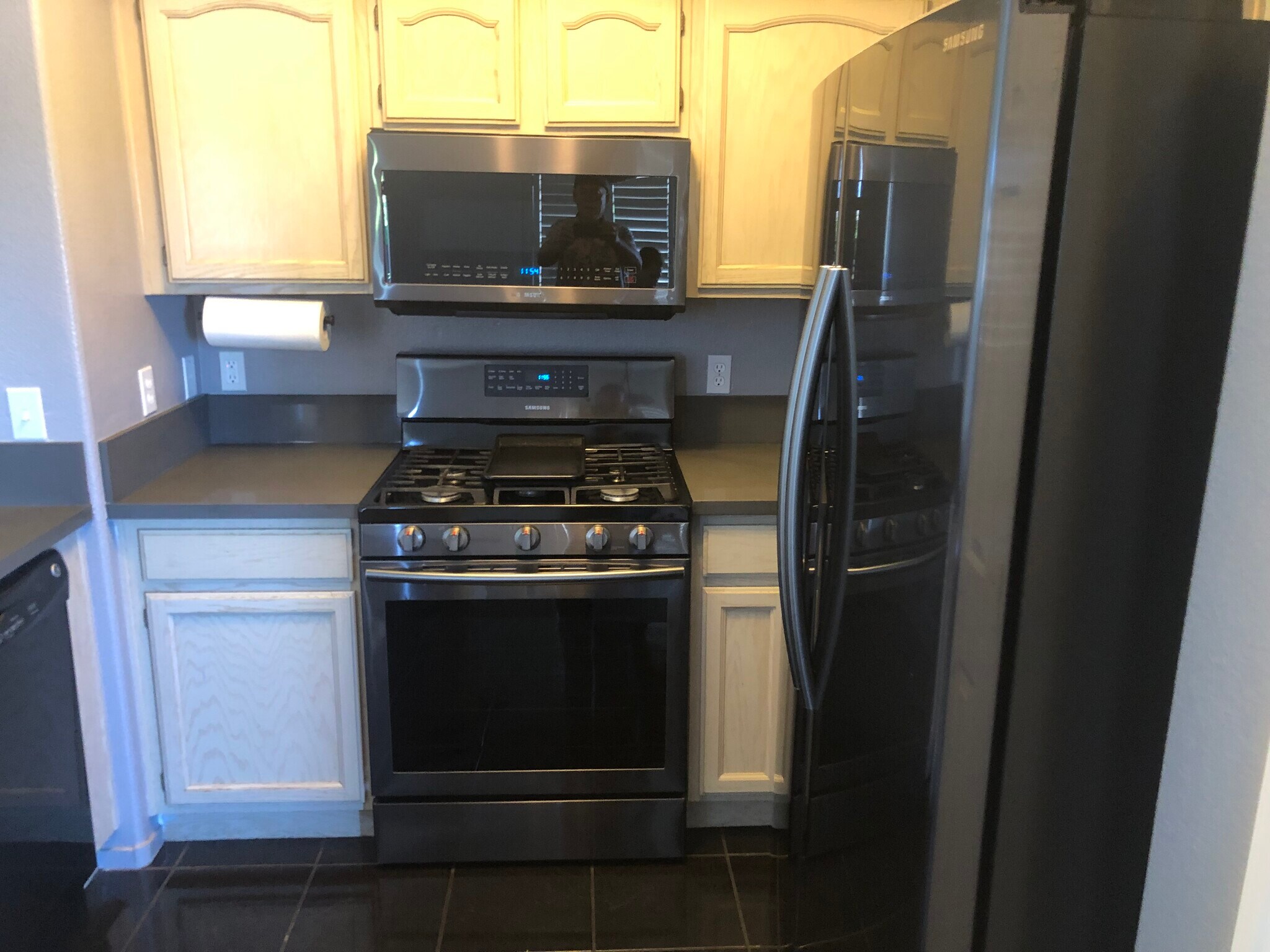 Building Photo - 3400 Cabana Dr