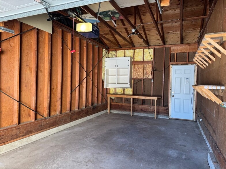 Building Photo - 712 10th St W