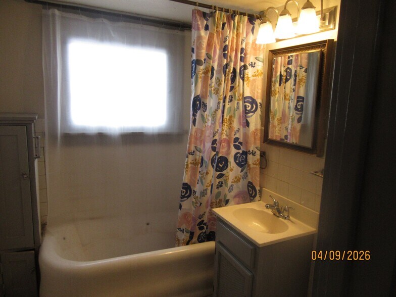 Building Photo - 335 6th Ave