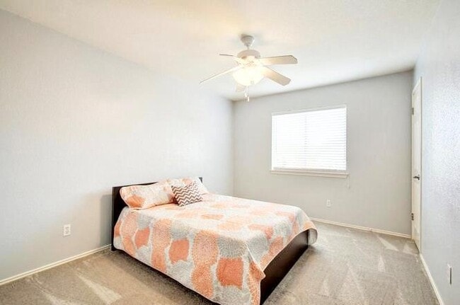 Building Photo - 1002 Acanthus St