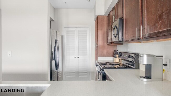 Building Photo - 14807 Woodland Hills Dr