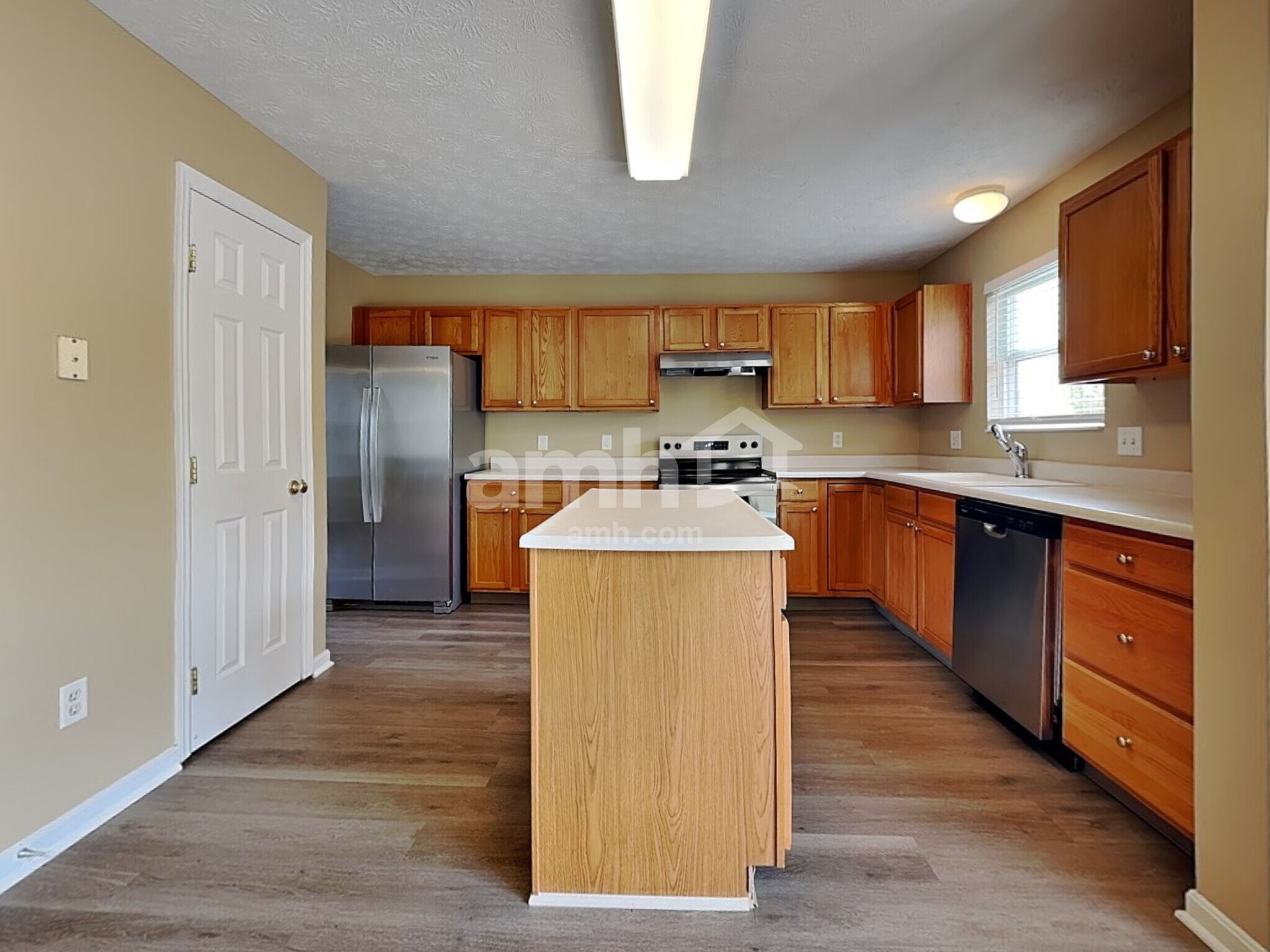 Building Photo - 135 Easton Manor Dr