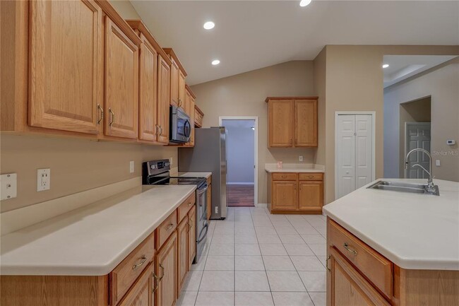 Building Photo - 10215 Evergreen Hill Dr