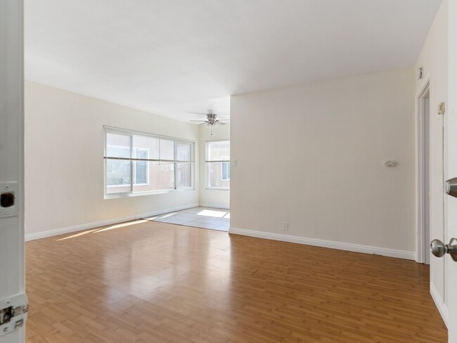 Building Photo - 731 Orange Ave