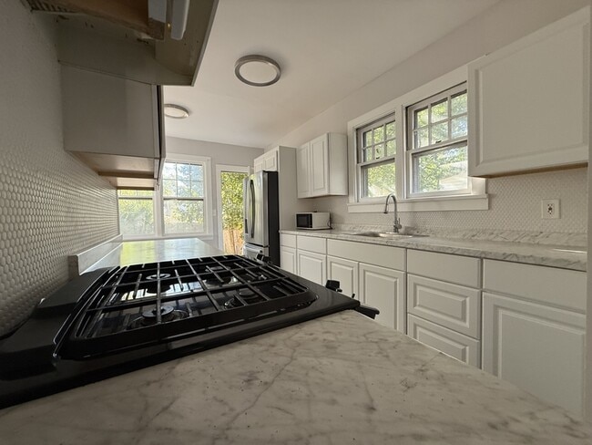 Building Photo - 898 Myrtle Ave