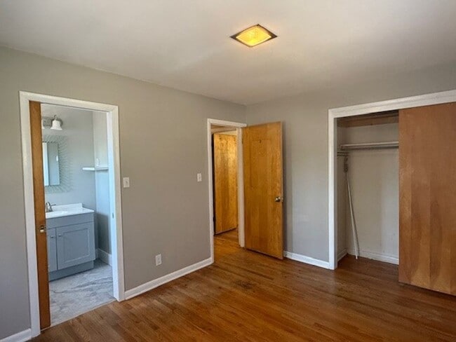 Building Photo - House For Lease