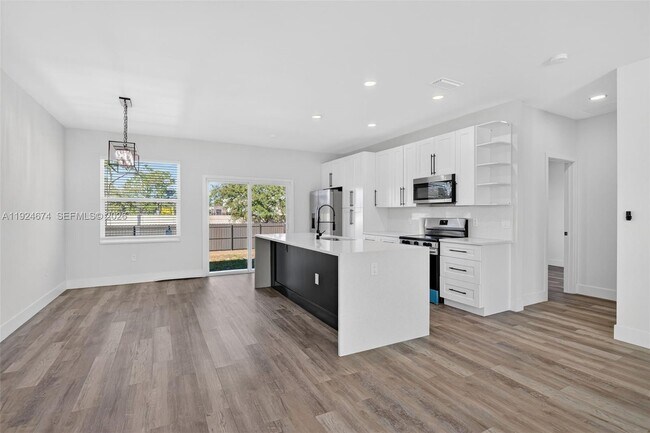 Building Photo - 710 Bedford Point Ave