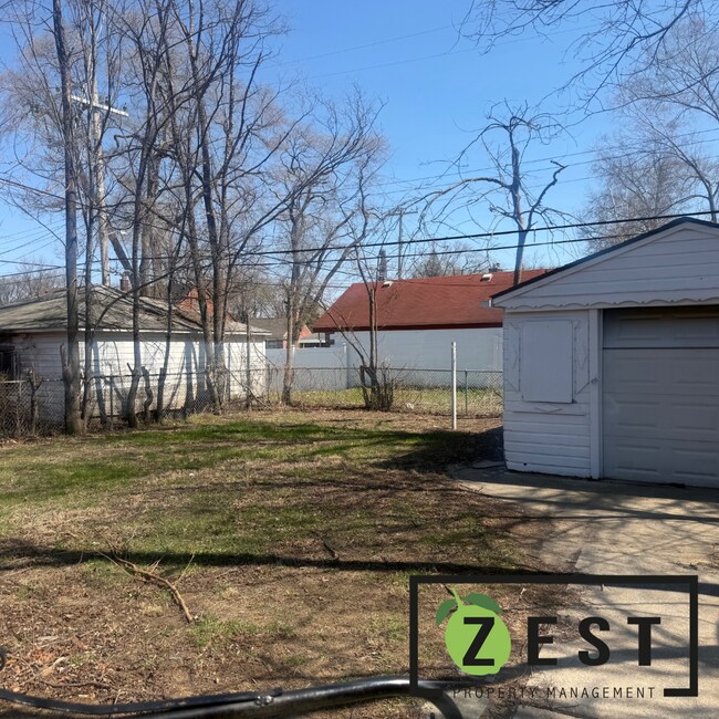 Building Photo - Amazing 3bed 1Bed- $1200