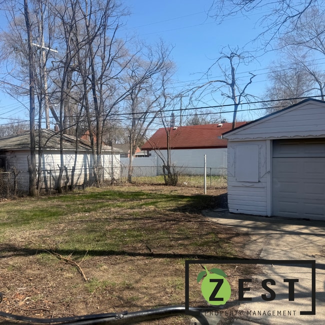 Building Photo - Amazing 3bed 1Bed-  Only $1200/mo  **Open House Friday June 5th from 4pm to 4:30pm**