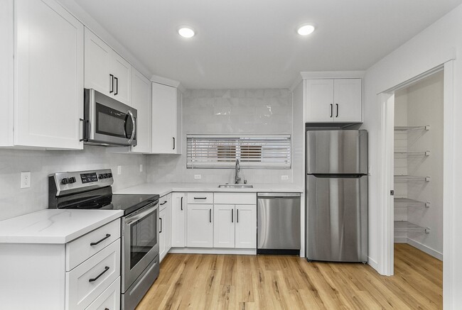 Building Photo - 1040 S Donovan St