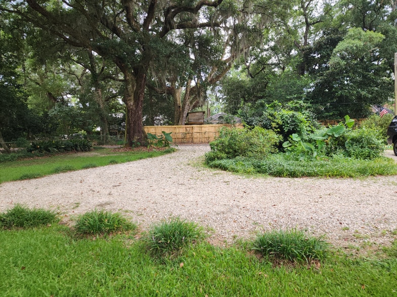 Building Photo - 6523 Village Point Dr