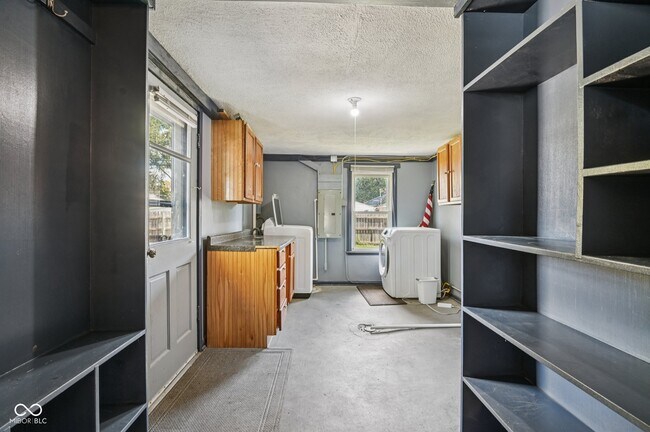 Building Photo - 1920 E 67th St