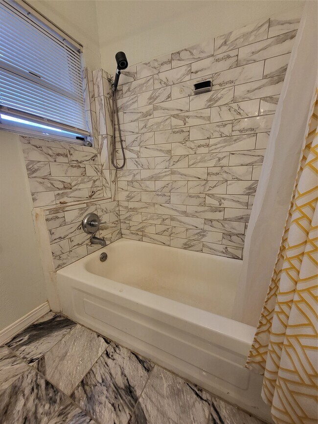 Building Photo - 1226 W Gray St