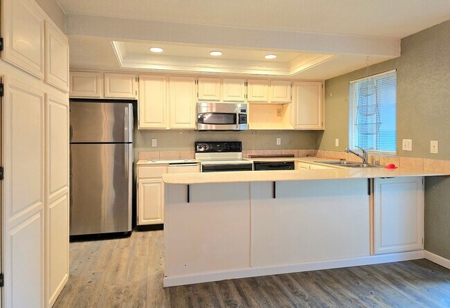 Building Photo - 2 Bedroom Home Available Now in Everett