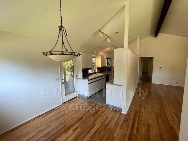 Building Photo - 4426 SW 34th Ave