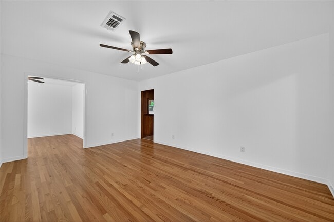 Building Photo - 8210 Edgemoor Dr