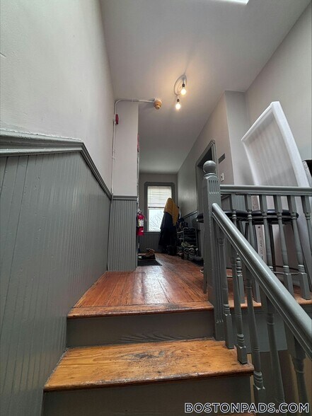 Building Photo - 137 Columbia St