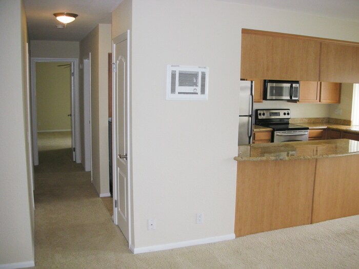 Building Photo - 615 Fredricks Ave