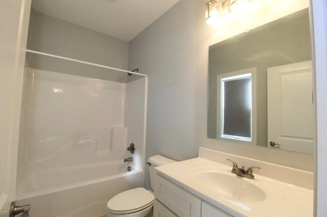 Building Photo - 2646 Greenport Dr