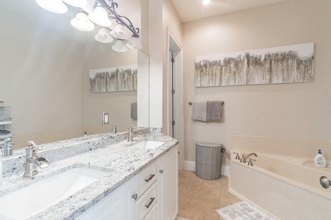 Building Photo - 4742 Amhurst Cir