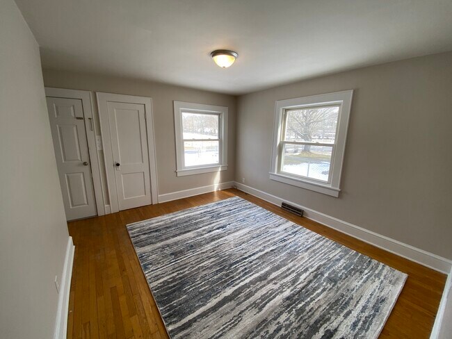 Building Photo - 655 Fisher Rd