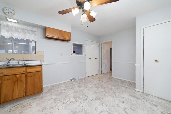 Building Photo - Fantastic 3bd/2ba home! Let yourself in!