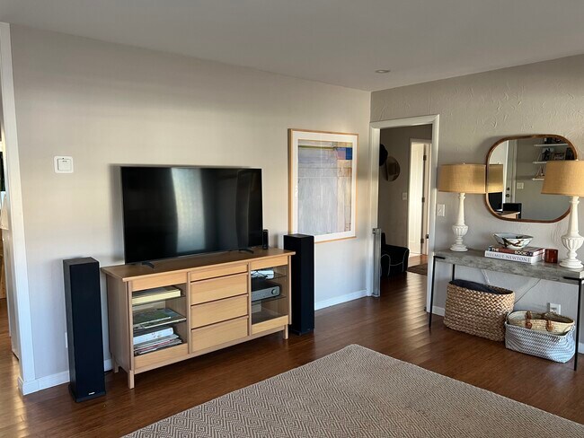 Building Photo - 401 15th Ave