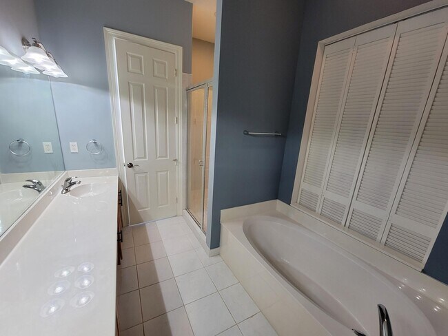 Building Photo - 685 Pacific Grove Dr